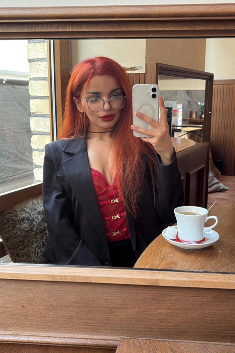 Laura 25J bild